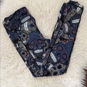 CVG Midnight Skulls FL Small EUC